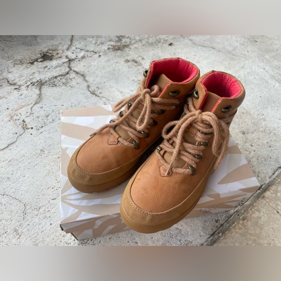 Ridley hiker boot Billabong, Sahara color, size 6 - Picture 4 of 6